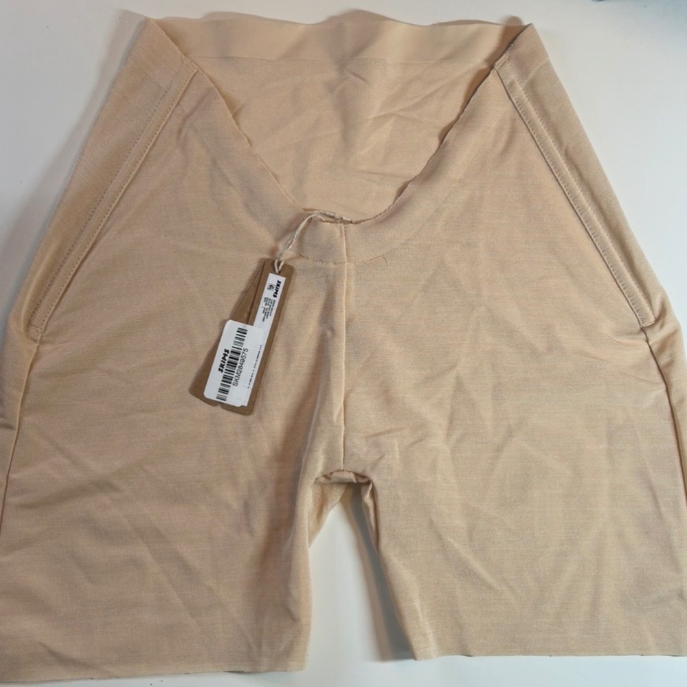 SKIMS Sheer Sculpt Low Back Shorts (Light Compression and Smoothing) SIZE: Large